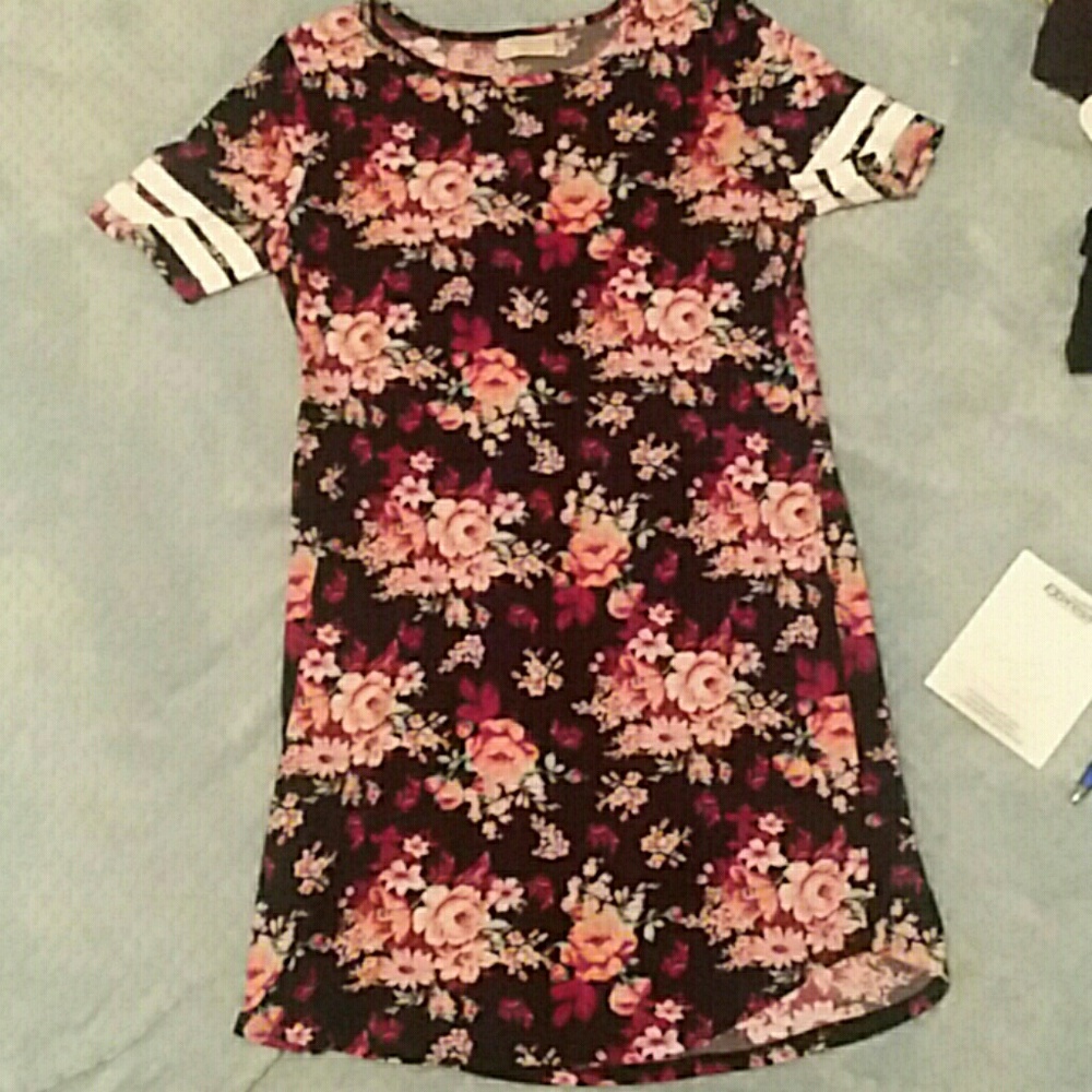 Floral dress. White strips